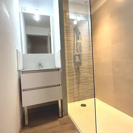 Appartement Centre Ville - Parking Prive - Wifi Nimes Exterior photo